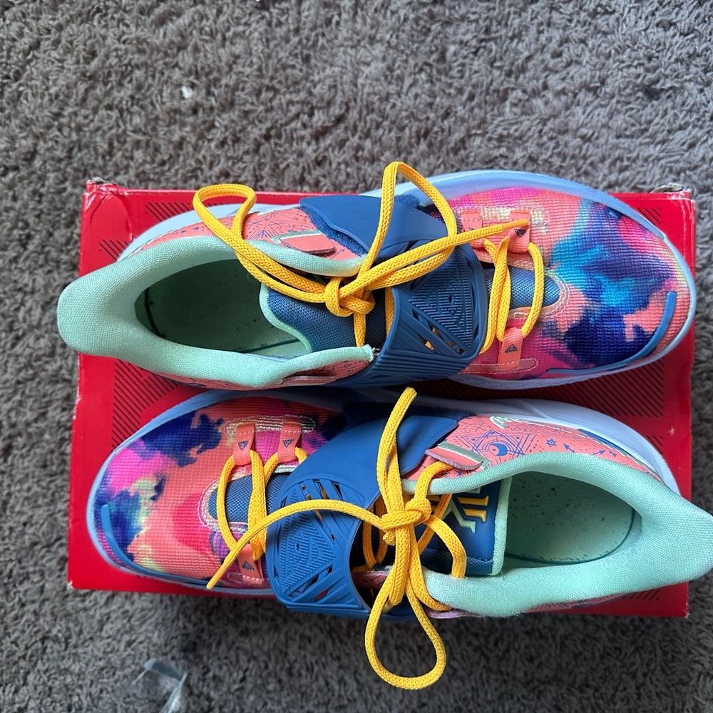 Kyrie low 3 - Picture 1 of 5